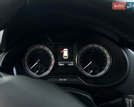 Черный Шкода Октавия, объемом двигателя 1.6 л и пробегом 314 тыс. км за 13999 $, фото 5 на Automoto.ua