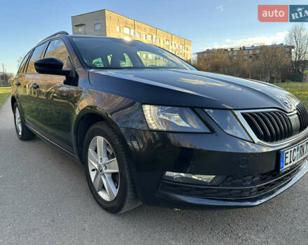Черный Шкода Октавия, объемом двигателя 2 л и пробегом 266 тыс. км за 14450 $, фото 5 на Automoto.ua