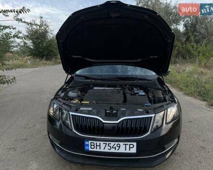 Черный Шкода Октавия, объемом двигателя 1.6 л и пробегом 314 тыс. км за 13999 $, фото 3 на Automoto.ua