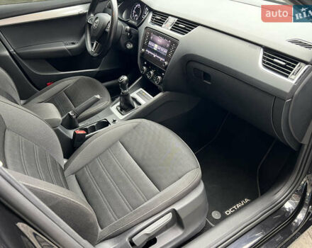 Черный Шкода Октавия, объемом двигателя 1.6 л и пробегом 219 тыс. км за 13500 $, фото 25 на Automoto.ua