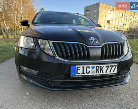 Черный Шкода Октавия, объемом двигателя 2 л и пробегом 266 тыс. км за 14450 $, фото 2 на Automoto.ua