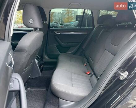 Шкода Октавія 2017 у Києві на Automoto.ua Чорний Шкода Октавія, об'ємом двигуна 1.97 л та пробігом 317 тис. км за 16290 $, фото 8 на Automoto.ua