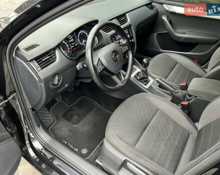 Черный Шкода Октавия, объемом двигателя 1.6 л и пробегом 219 тыс. км за 13500 $, фото 15 на Automoto.ua