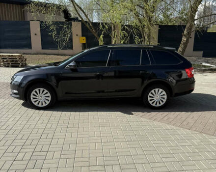 Черный Шкода Октавия, объемом двигателя 1.6 л и пробегом 280 тыс. км за 12500 $, фото 7 на Automoto.ua