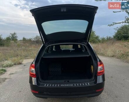 Черный Шкода Октавия, объемом двигателя 1.6 л и пробегом 314 тыс. км за 13999 $, фото 18 на Automoto.ua