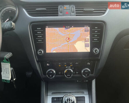 Черный Шкода Октавия, объемом двигателя 1.6 л и пробегом 231 тыс. км за 13000 $, фото 16 на Automoto.ua