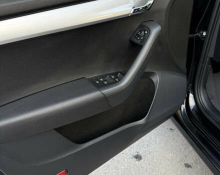 Черный Шкода Октавия, объемом двигателя 1.6 л и пробегом 218 тыс. км за 14000 $, фото 10 на Automoto.ua