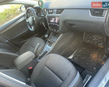 Черный Шкода Октавия, объемом двигателя 1.6 л и пробегом 251 тыс. км за 12400 $, фото 18 на Automoto.ua