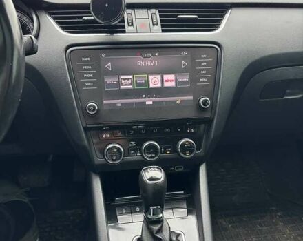 Черный Шкода Октавия, объемом двигателя 1.8 л и пробегом 225 тыс. км за 16000 $, фото 10 на Automoto.ua