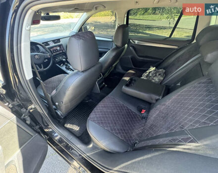 Черный Шкода Октавия, объемом двигателя 1.6 л и пробегом 247 тыс. км за 15800 $, фото 6 на Automoto.ua