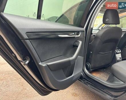 Черный Шкода Октавия, объемом двигателя 1.8 л и пробегом 225 тыс. км за 16000 $, фото 13 на Automoto.ua