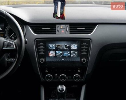 Черный Шкода Октавия, объемом двигателя 2 л и пробегом 326 тыс. км за 14141 $, фото 10 на Automoto.ua