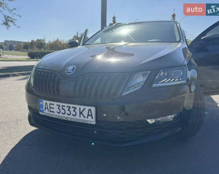 Черный Шкода Октавия, объемом двигателя 1.6 л и пробегом 247 тыс. км за 15800 $, фото 1 на Automoto.ua