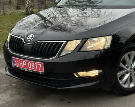 Черный Шкода Октавия, объемом двигателя 1.6 л и пробегом 204 тыс. км за 15200 $, фото 2 на Automoto.ua