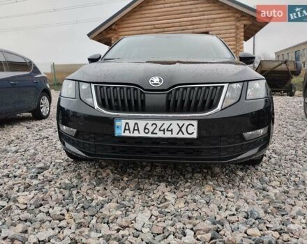 Черный Шкода Октавия, объемом двигателя 1.6 л и пробегом 220 тыс. км за 12350 $, фото 1 на Automoto.ua