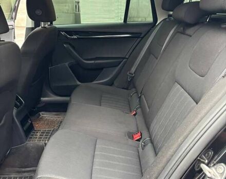 Черный Шкода Октавия, объемом двигателя 1.8 л и пробегом 225 тыс. км за 16000 $, фото 16 на Automoto.ua