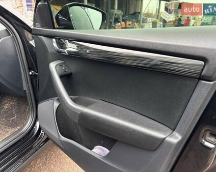 Черный Шкода Октавия, объемом двигателя 1.8 л и пробегом 225 тыс. км за 16000 $, фото 14 на Automoto.ua