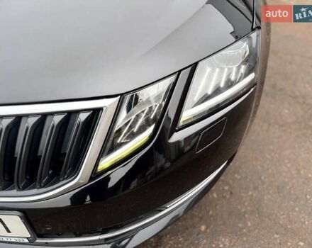 Черный Шкода Октавия, объемом двигателя 1.8 л и пробегом 225 тыс. км за 16000 $, фото 2 на Automoto.ua