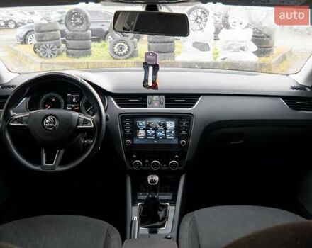 Черный Шкода Октавия, объемом двигателя 2 л и пробегом 326 тыс. км за 14141 $, фото 9 на Automoto.ua