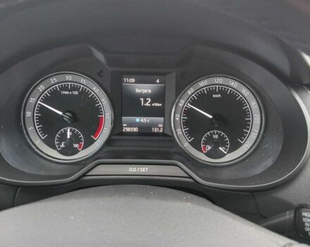 Черный Шкода Октавия, объемом двигателя 1.6 л и пробегом 258 тыс. км за 12800 $, фото 3 на Automoto.ua