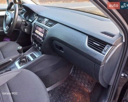 Черный Шкода Октавия, объемом двигателя 1.6 л и пробегом 220 тыс. км за 14300 $, фото 2 на Automoto.ua