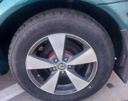 Черный Шкода Октавия, объемом двигателя 1.6 л и пробегом 290 тыс. км за 3999 $, фото 2 на Automoto.ua