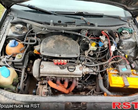 Черный Шкода Октавия, объемом двигателя 1.6 л и пробегом 300 тыс. км за 2800 $, фото 5 на Automoto.ua