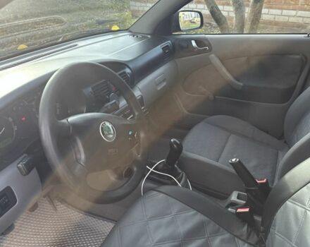 Черный Шкода Октавия, объемом двигателя 1.6 л и пробегом 348 тыс. км за 4200 $, фото 6 на Automoto.ua