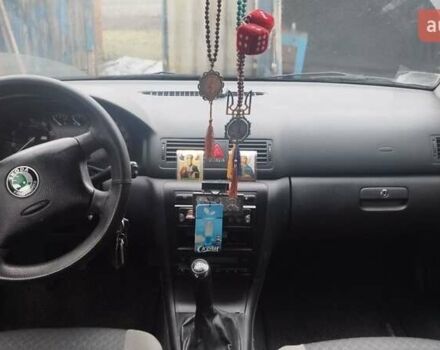 Черный Шкода Октавия, объемом двигателя 1.6 л и пробегом 170 тыс. км за 4500 $, фото 3 на Automoto.ua