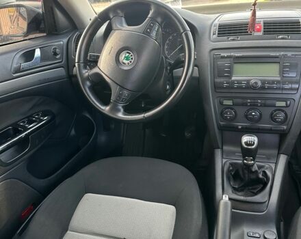 Черный Шкода Октавия, объемом двигателя 1.9 л и пробегом 300 тыс. км за 5650 $, фото 4 на Automoto.ua