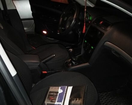 Черный Шкода Октавия, объемом двигателя 1.6 л и пробегом 215 тыс. км за 5500 $, фото 4 на Automoto.ua