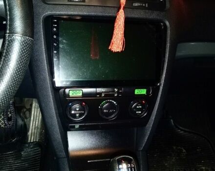 Черный Шкода Октавия, объемом двигателя 1.6 л и пробегом 215 тыс. км за 5500 $, фото 3 на Automoto.ua