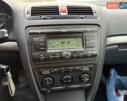 Черный Шкода Октавия, объемом двигателя 1.6 л и пробегом 210 тыс. км за 5450 $, фото 16 на Automoto.ua