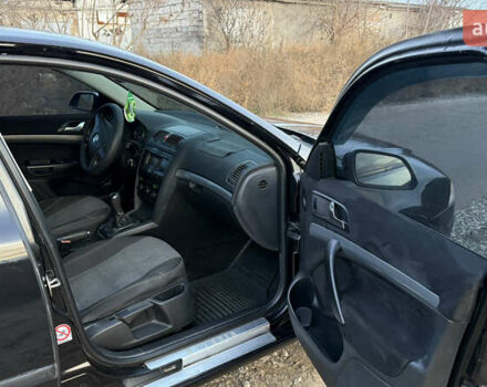 Черный Шкода Октавия, объемом двигателя 1.6 л и пробегом 287 тыс. км за 5600 $, фото 4 на Automoto.ua