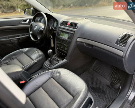 Черный Шкода Октавия, объемом двигателя 1.6 л и пробегом 210 тыс. км за 5450 $, фото 7 на Automoto.ua