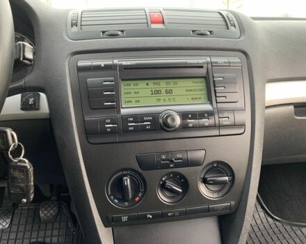 Черный Шкода Октавия, объемом двигателя 1.6 л и пробегом 180 тыс. км за 5750 $, фото 14 на Automoto.ua