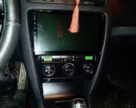 Черный Шкода Октавия, объемом двигателя 1.6 л и пробегом 215 тыс. км за 5350 $, фото 4 на Automoto.ua