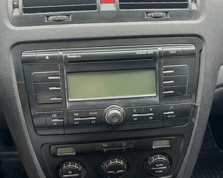 Черный Шкода Октавия, объемом двигателя 1.6 л и пробегом 287 тыс. км за 5600 $, фото 8 на Automoto.ua