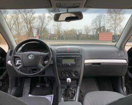 Черный Шкода Октавия, объемом двигателя 1.6 л и пробегом 180 тыс. км за 5750 $, фото 18 на Automoto.ua