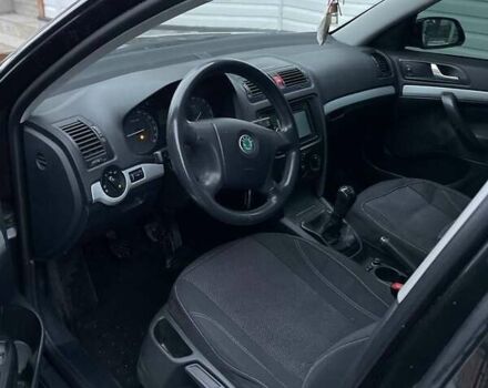 Черный Шкода Октавия, объемом двигателя 1.6 л и пробегом 189 тыс. км за 4300 $, фото 9 на Automoto.ua