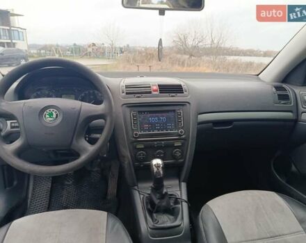Черный Шкода Октавия, объемом двигателя 2 л и пробегом 240 тыс. км за 3500 $, фото 9 на Automoto.ua