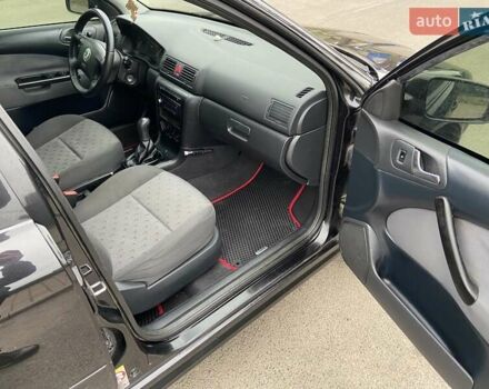 Черный Шкода Октавия, объемом двигателя 1.6 л и пробегом 292 тыс. км за 5250 $, фото 12 на Automoto.ua