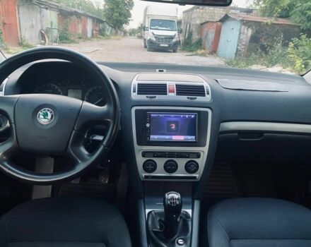 Чорний Шкода Октавія, об'ємом двигуна 2 л та пробігом 220 тис. км за 5300 $, фото 5 на Automoto.ua
