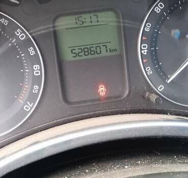 Черный Шкода Октавия, объемом двигателя 1.6 л и пробегом 528 тыс. км за 3058 $, фото 4 на Automoto.ua