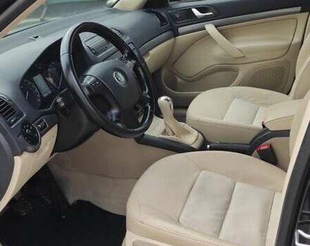 Черный Шкода Октавия, объемом двигателя 1.6 л и пробегом 218 тыс. км за 6999 $, фото 30 на Automoto.ua