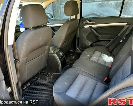 Черный Шкода Октавия, объемом двигателя 1.6 л и пробегом 255 тыс. км за 4000 $, фото 3 на Automoto.ua