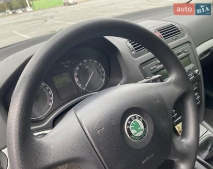 Черный Шкода Октавия, объемом двигателя 1.6 л и пробегом 210 тыс. км за 5600 $, фото 8 на Automoto.ua