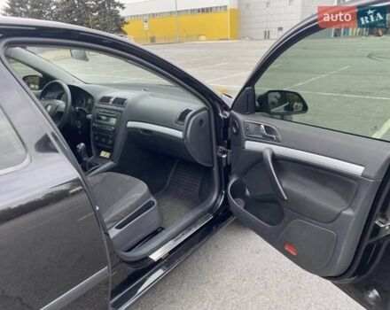 Черный Шкода Октавия, объемом двигателя 1.6 л и пробегом 210 тыс. км за 5600 $, фото 3 на Automoto.ua