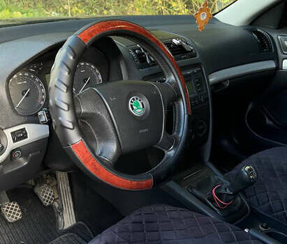 Черный Шкода Октавия, объемом двигателя 1.62 л и пробегом 248 тыс. км за 5600 $, фото 4 на Automoto.ua