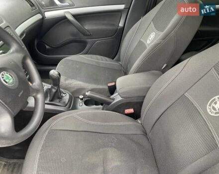 Черный Шкода Октавия, объемом двигателя 1.6 л и пробегом 210 тыс. км за 5600 $, фото 5 на Automoto.ua